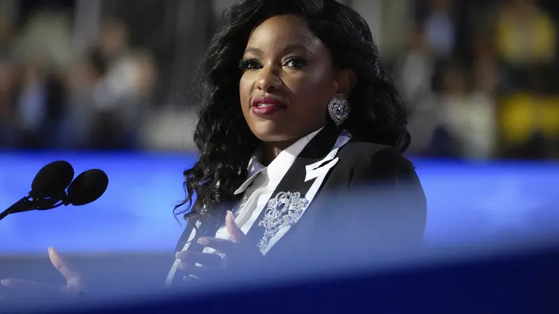 how tall is jasmine crockett